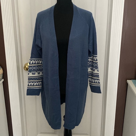 Sweaters - Blue Long Cardigan Sweater w Fair Isle Print in White & Cream on Sleeves L NWOT